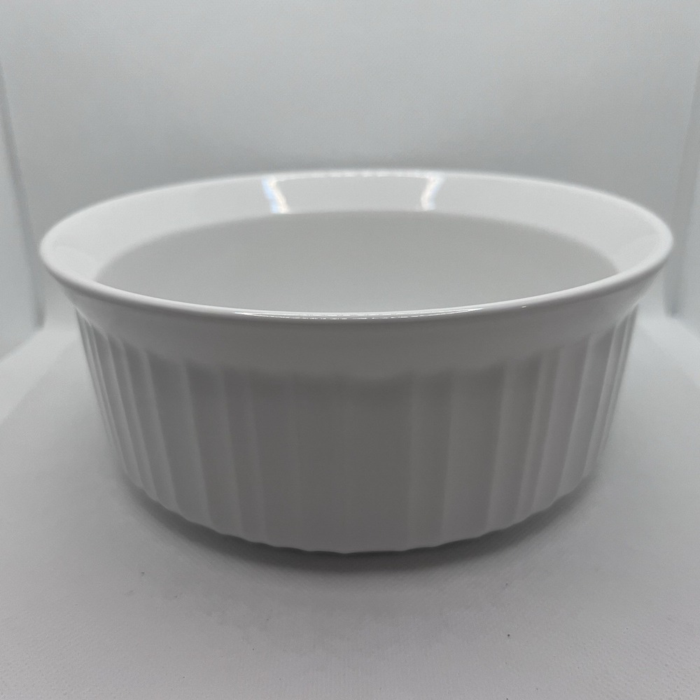 CorningWare French White 1.5 Qt Round Casserole Dish w/ Pyrex & Plastic Lid - Picture 3 of 8